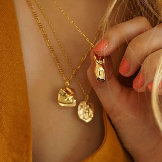 LA FEMME NECKLACE