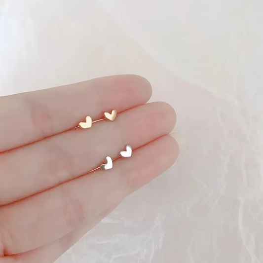 DAINTY HEART STUDS S925