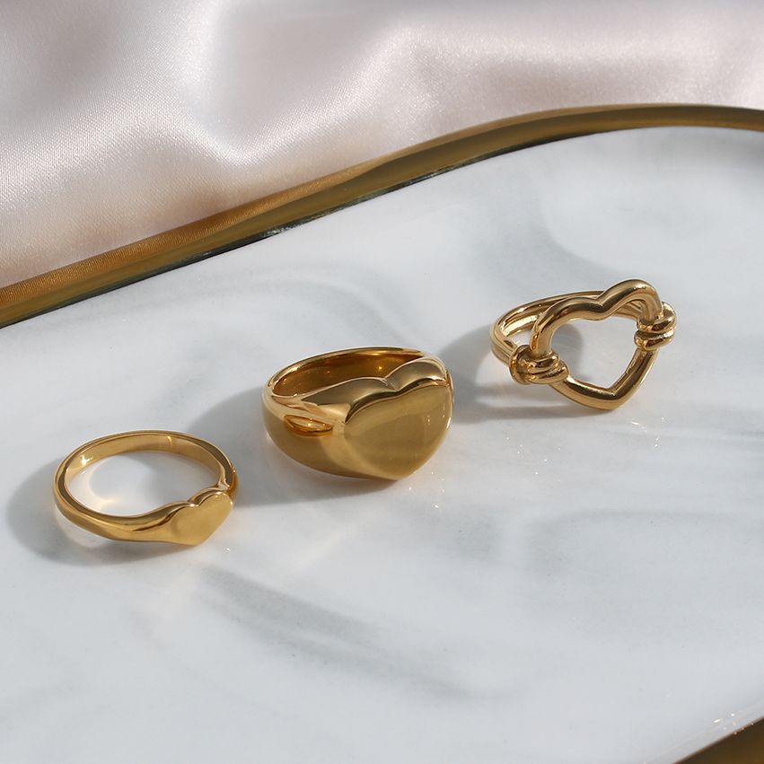 AMORA RING