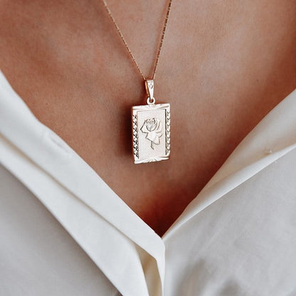 ROSE SQUARE PENDANT NECKLACE