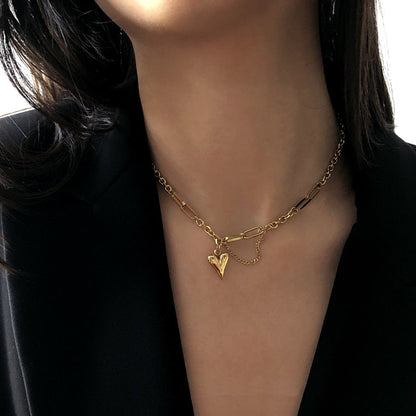 AMOUR NECKLACE