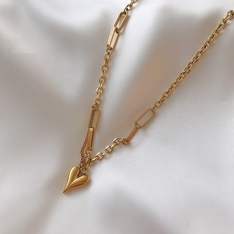 AMOUR NECKLACE