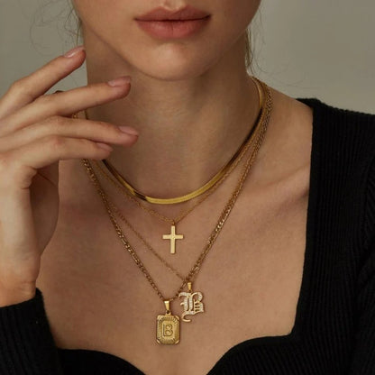 LEILA SQUARE LETTER PENDANT NECKLACE