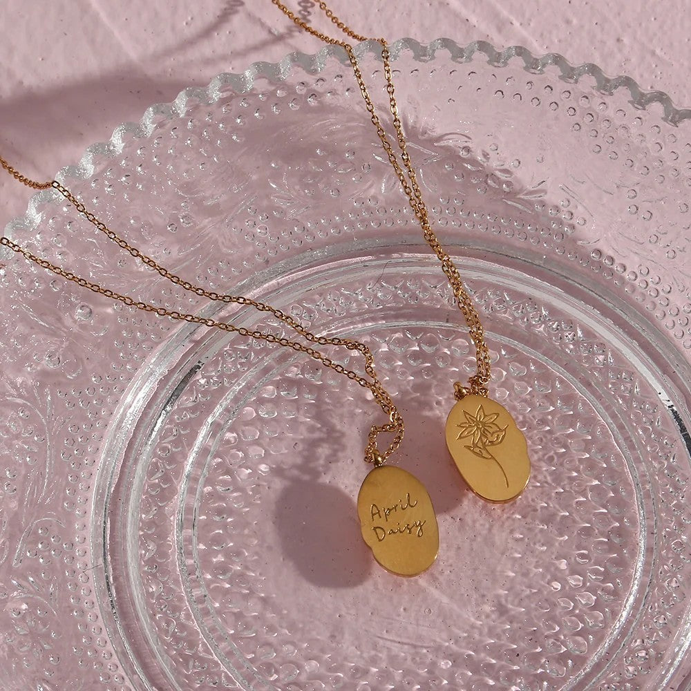 FLEUR OVAL COIN NECKLACE