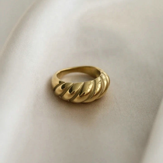 CRESCENT RING