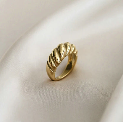 CRESCENT RING