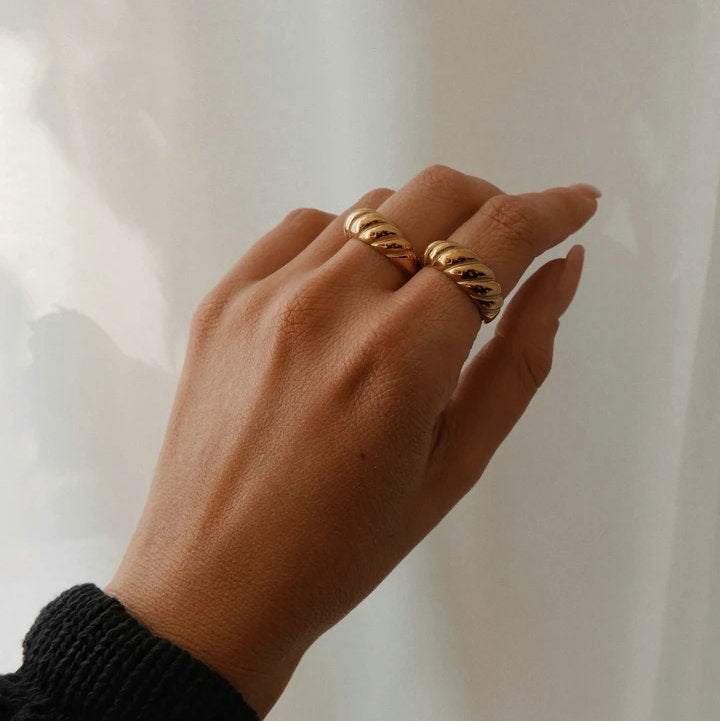 CRESCENT RING