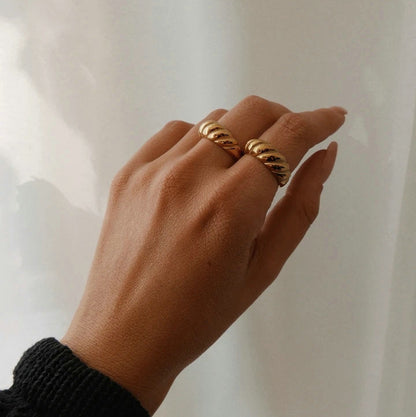 CRESCENT RING
