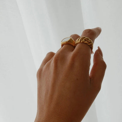 CRESCENT RING