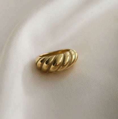 CRESCENT RING